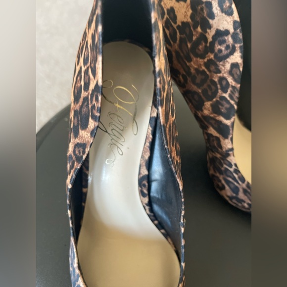 Fergie Acapella 8.5 Leopard print pumps - Picture 2 of 6